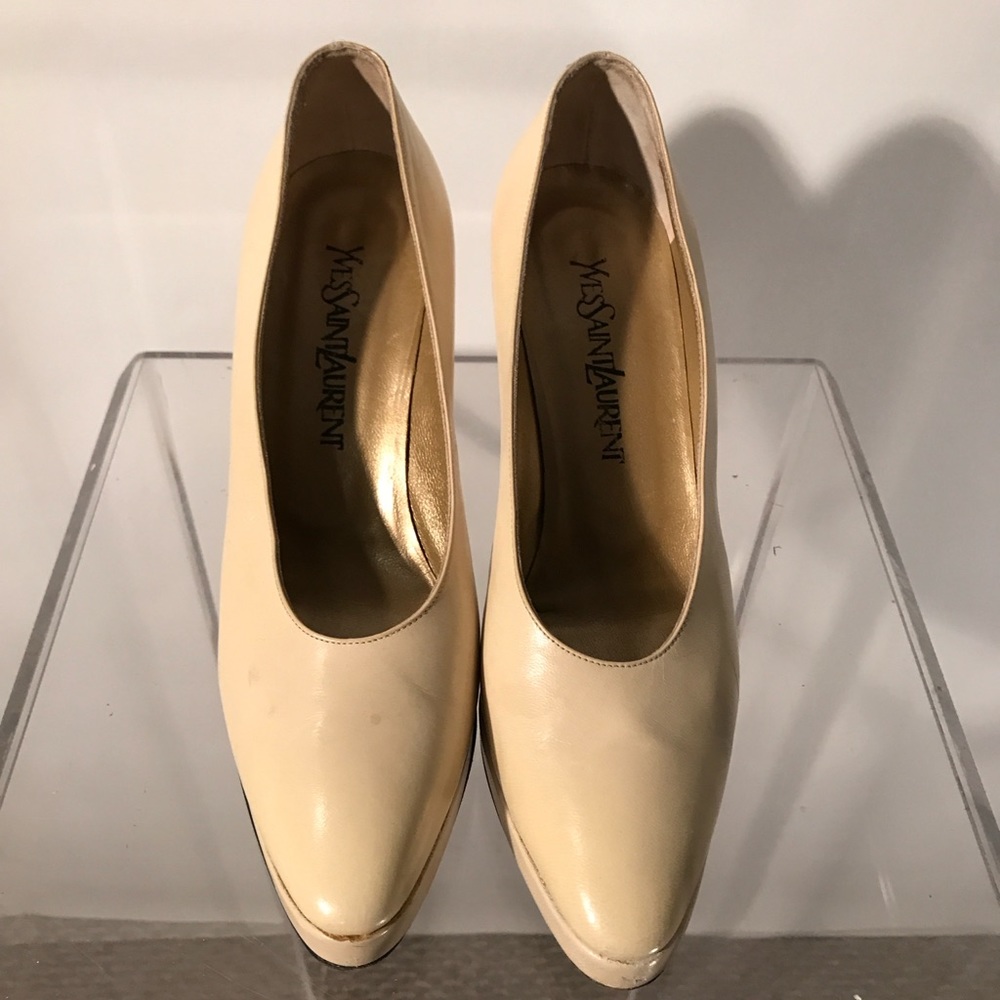 Yves Saint Laurent Pumps